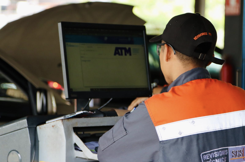 Al realizar la Revisión Técnica Vehicular cumplen con un requisito fundamental. 